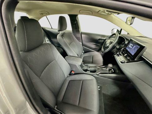 Used 2025 Toyota Corolla LE FWD image 30