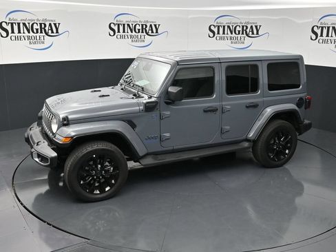 Used 2025 Jeep Wrangler Unlimited Sahara AWD/4WD image 23