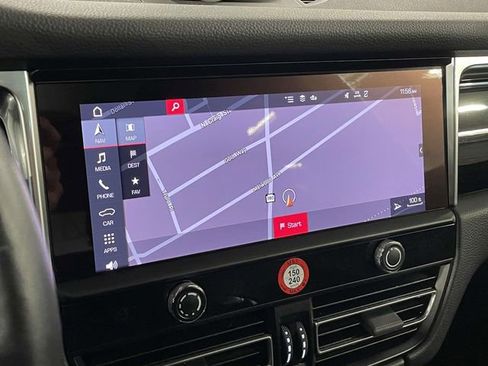 Used 2024 Porsche Macan image 32