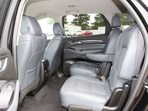 Used 2020 Buick Enclave Essence FWD image 8