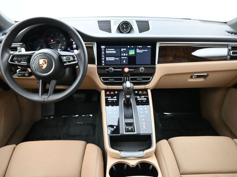 Certified 2023 Porsche Macan AWD/4WD image 6