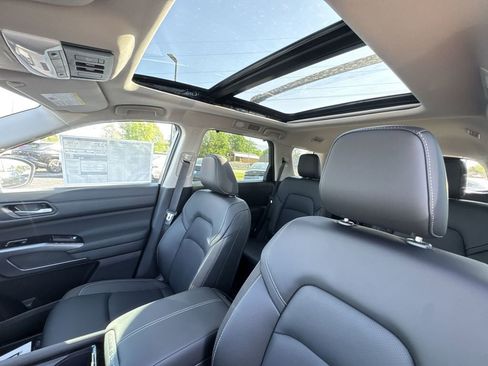 New 2026 Nissan Pathfinder SL image 14