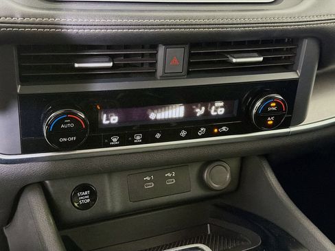 Used 2024 Nissan Rogue SV AWD/4WD image 19