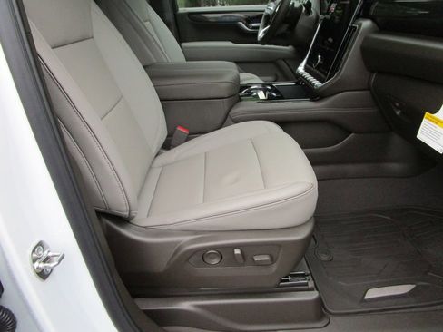 New 2026 GMC Yukon XL Elevation w/ Elevation Premium Package RWD image 32