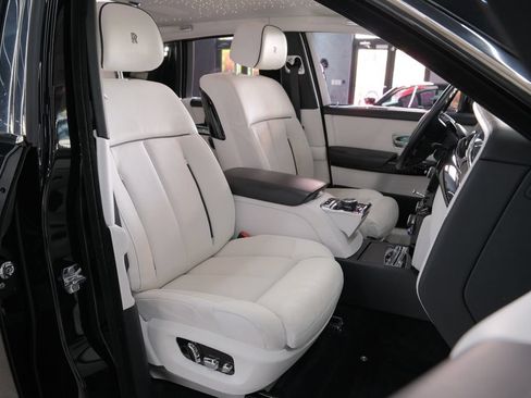 Used 2022 Rolls-Royce Phantom Sedan w/ The Phantom Package RWD image 20