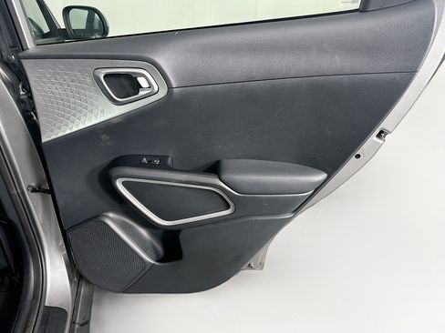 Used 2025 Kia Soul LX w/ LX Technology Package FWD image 28
