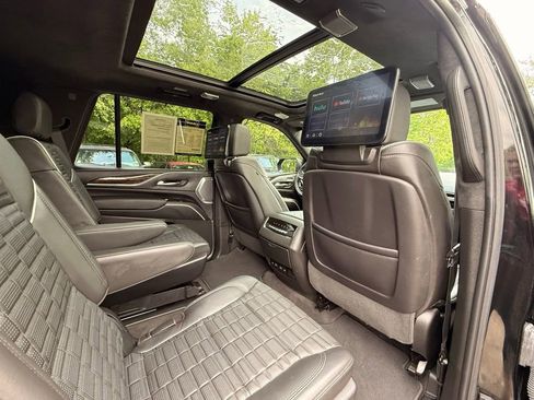 Used 2023 Cadillac Escalade Premium Luxury Platinum w/ LPO, Floor Liner Package AWD/4WD image 28