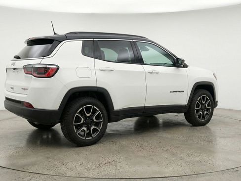 Used 2025 Jeep Compass Trailhawk image 9