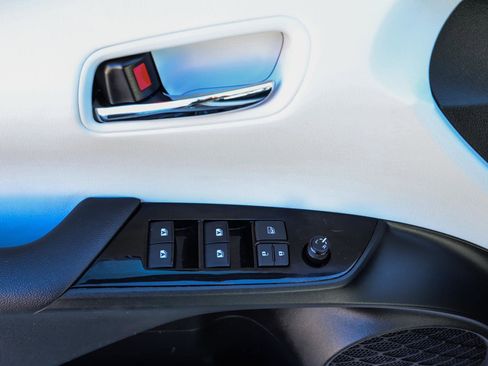 Used 2018 Toyota Prius Prime Premium image 39