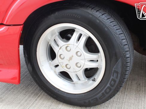 Used 2001 Chevrolet S10 Pickup Xtreme w/ Preferred Equipment Group image 26