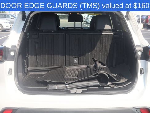 Used 2025 Toyota Highlander XLE AWD/4WD image 9