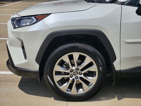 Used 2021 Toyota RAV4 XLE Premium FWD image 8