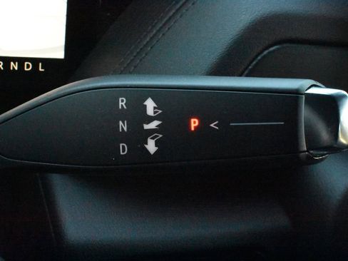 Used 2025 GMC Yukon Denali w/ Sun & Power Step Package image 18