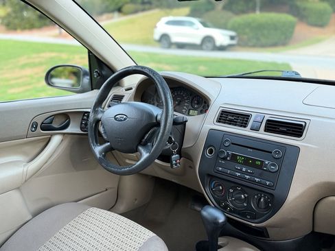 Used 2007 Ford Focus SE FWD image 12