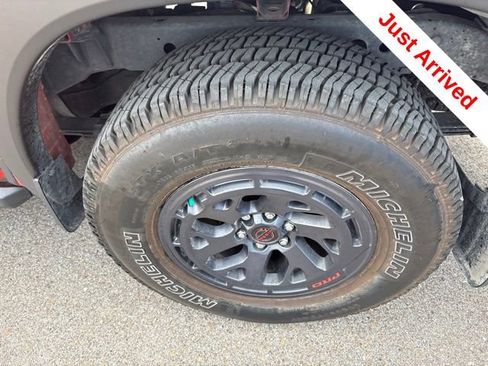 Used 2025 Nissan Frontier PRO-4X AWD/4WD image 18
