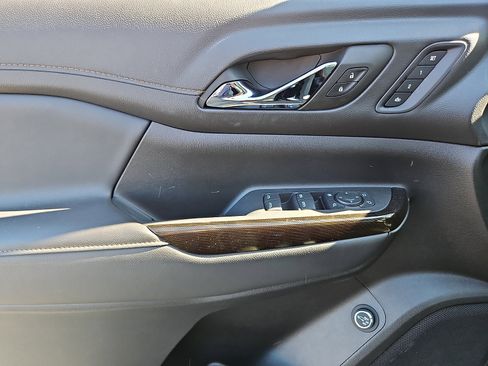 Certified 2023 GMC Acadia AT4 w/ Technology Package AWD/4WD image 12
