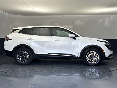 Used 2024 Kia Sportage LX image 2