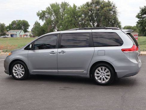 Used 2013 Toyota Sienna Limited w/ Premium Pkg AWD/4WD image 8