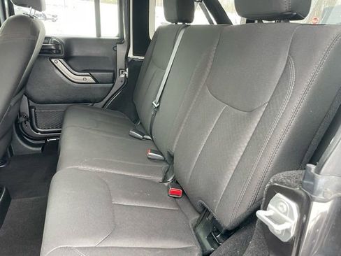 Used 2018 Jeep Wrangler Unlimited Sport image 6