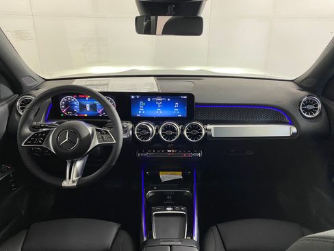 New 2025 Mercedes-Benz GLB 250 4MATIC image 14