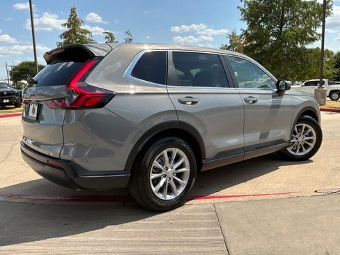 Used 2025 Honda CR-V EX image 6