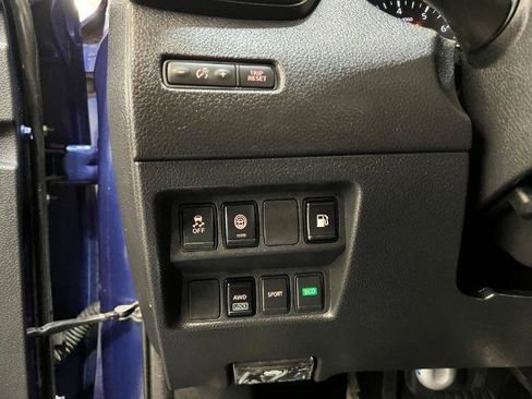 Used 2019 Nissan Rogue S image 19