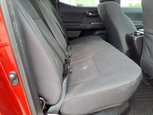 Used 2016 Toyota Tacoma TRD Sport image 11