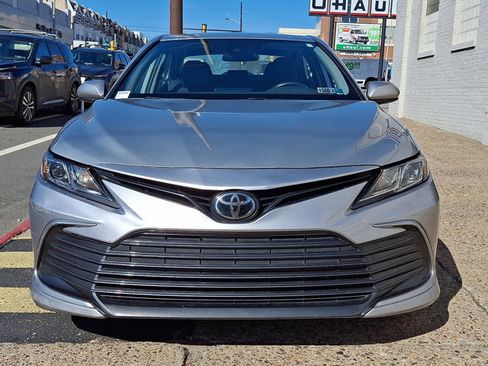 Used 2021 Toyota Camry LE image 2