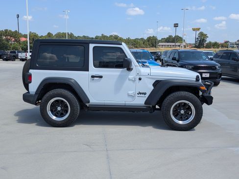 Used 2022 Jeep Wrangler Sport AWD/4WD image 6