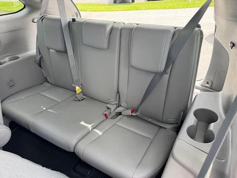 Used 2015 Toyota Highlander Limited w/ Driver Technology Package AWD/4WD image 12