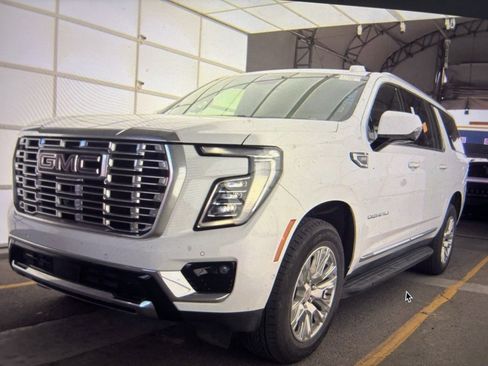 Used 2025 GMC Yukon XL Denali image 1