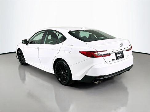 Used 2025 Toyota Camry SE image 10