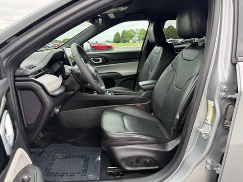 Used 2023 Jeep Compass Limited AWD/4WD image 9