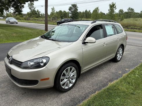 Used 2013 Volkswagen Jetta SE FWD image 2