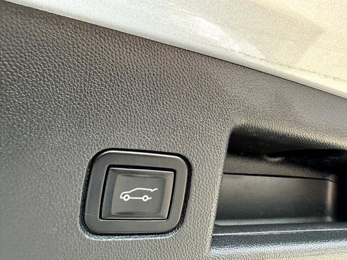 Used 2021 Chevrolet Equinox LT image 42