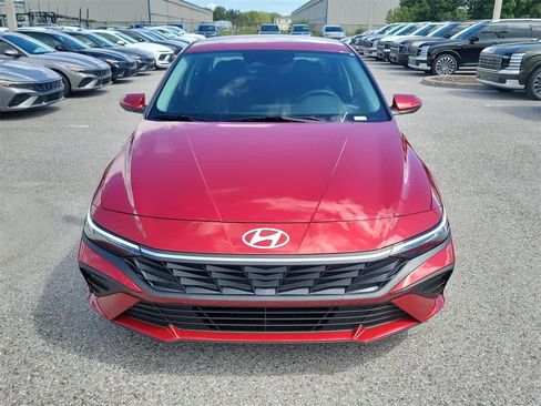 New 2025 Hyundai Elantra SE image 8