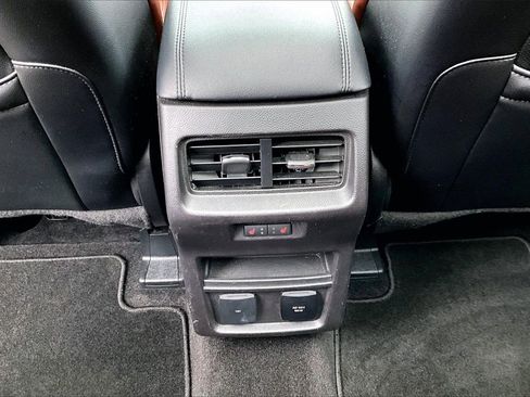 Used 2018 Ford Edge Titanium w/ Equipment Group 301A image 17