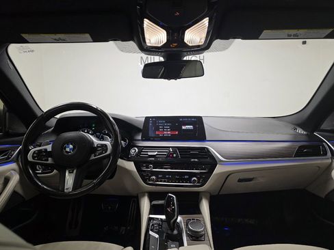 Used 2018 BMW M550i xDrive image 3