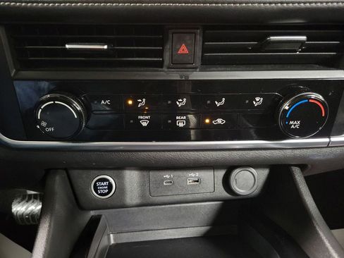 Used 2023 Nissan Rogue S image 17