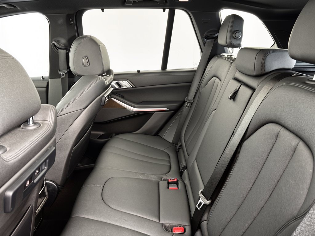 Used 2021 BMW X5 sDrive40i w/ Executive Package RWD image 25