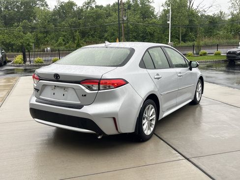 Certified 2022 Toyota Corolla LE w/ LE Convenience Package FWD image 3