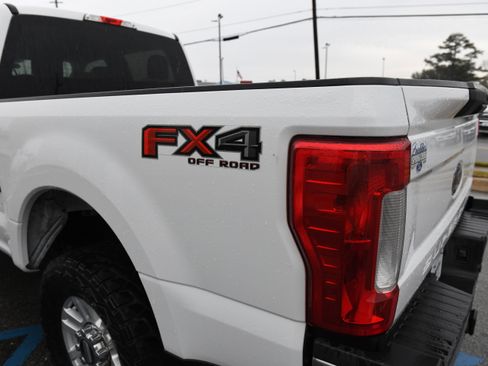 Used 2018 Ford F250 XLT w/ XLT Value Package AWD/4WD image 15