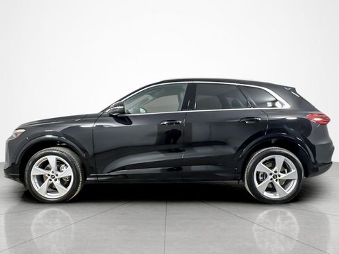 Used 2025 Audi Q5 Premium Plus w/ Premium Plus AWD/4WD image 2