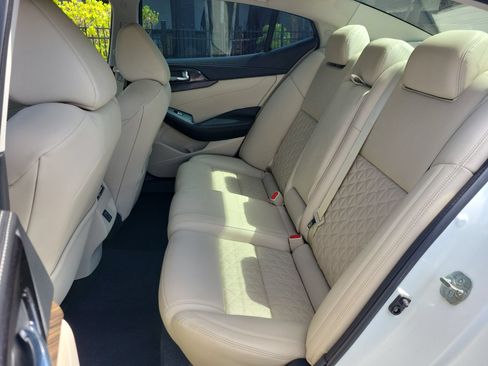 Used 2018 Nissan Maxima Platinum FWD image 17