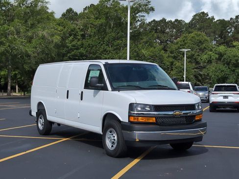 New 2026 Chevrolet Express 2500 Extended RWD image 10