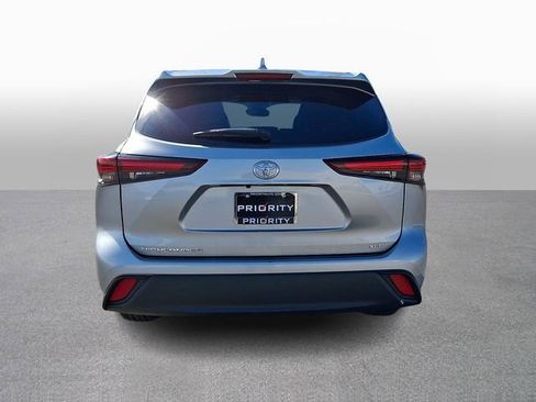 Used 2024 Toyota Highlander XLE image 5