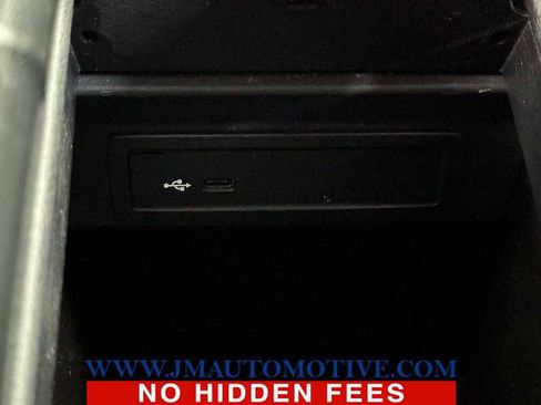 Used 2022 Mercedes-Benz GLB 250 4MATIC image 36