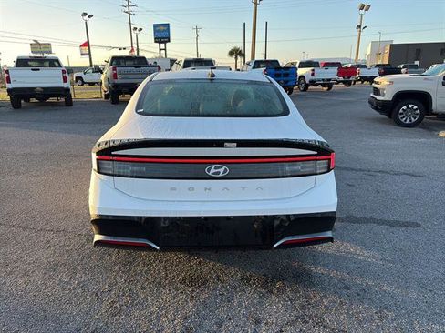 Used 2025 Hyundai Sonata SEL FWD image 6