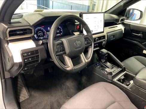 Used 2024 Toyota Tacoma TRD Off-Road image 8