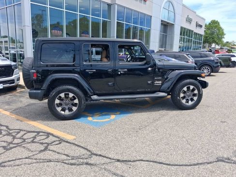 Used 2022 Jeep Wrangler Unlimited Sahara w/ Cold Weather Group AWD/4WD image 5